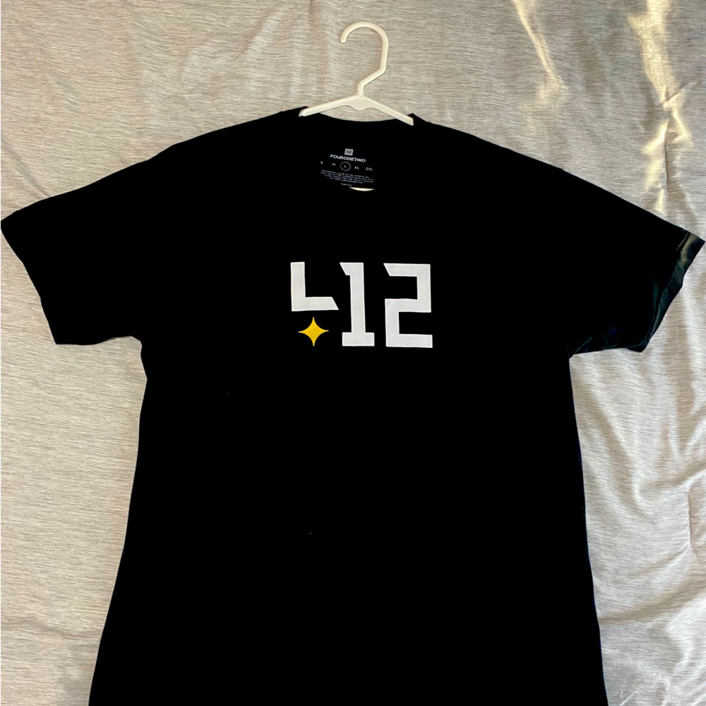 Men’s large 412 T-shirt like new